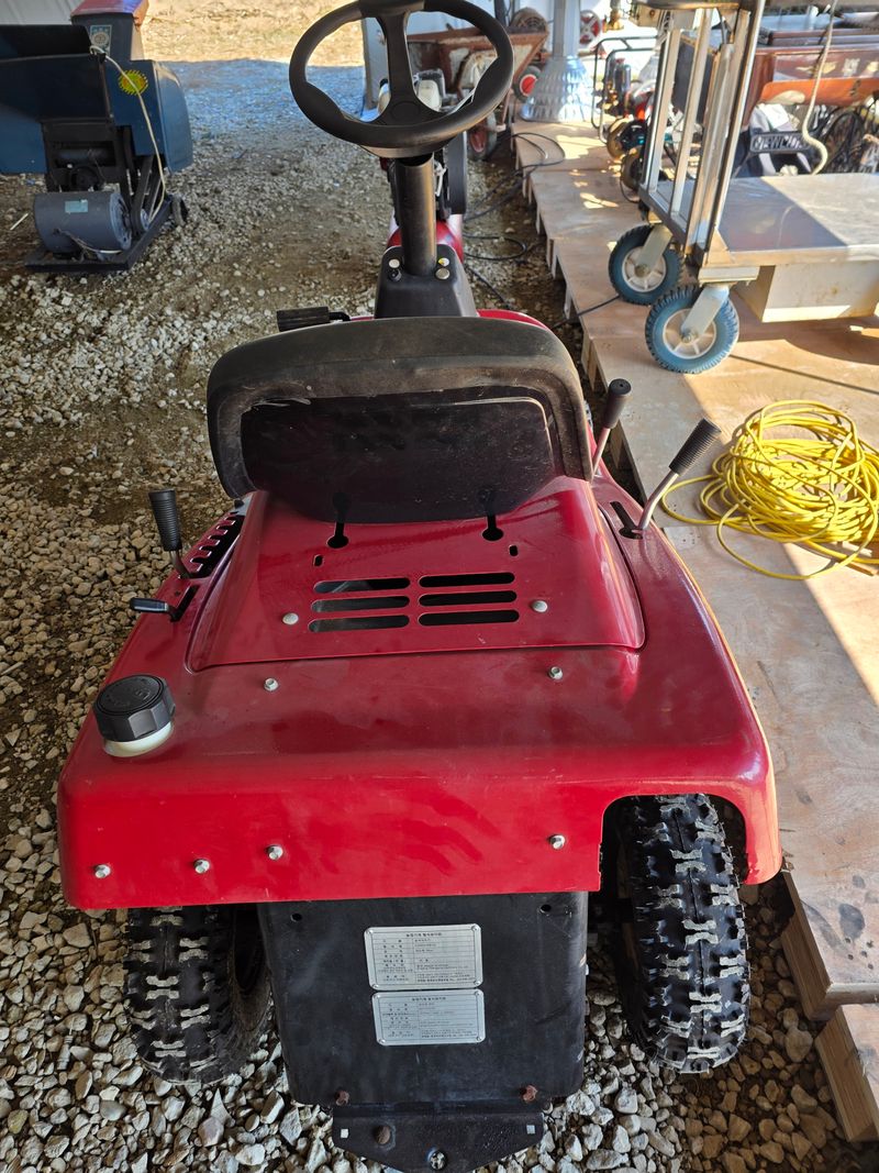 최도윤(중고농기계)님의 장터 판매 상품 [승용제초기를 판매합니다 ] 첨부 사진