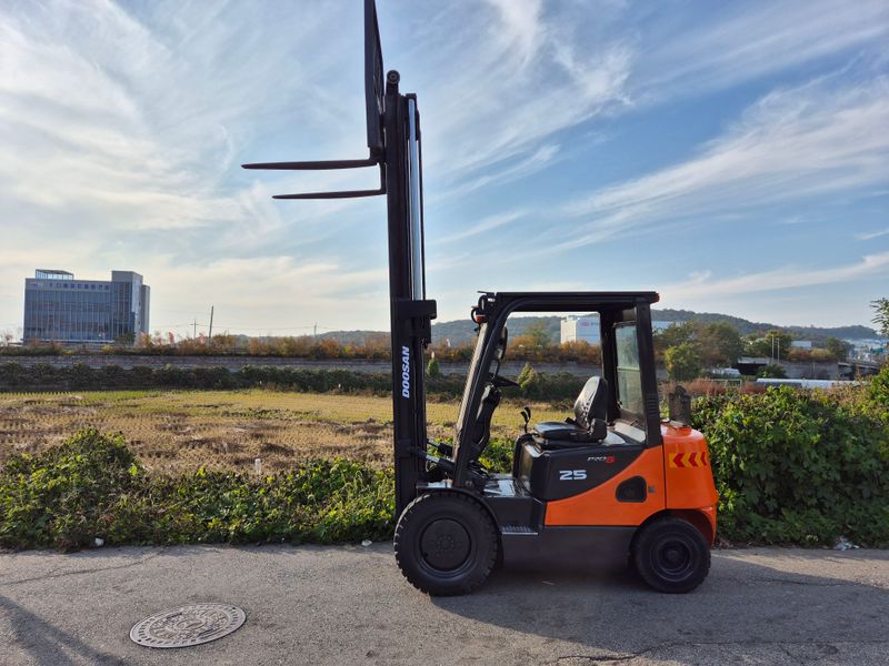 태성지게차님의 장터 판매 상품 [두산지게차 프로5-2.5 반캐빈 A++매물] 첨부 사진