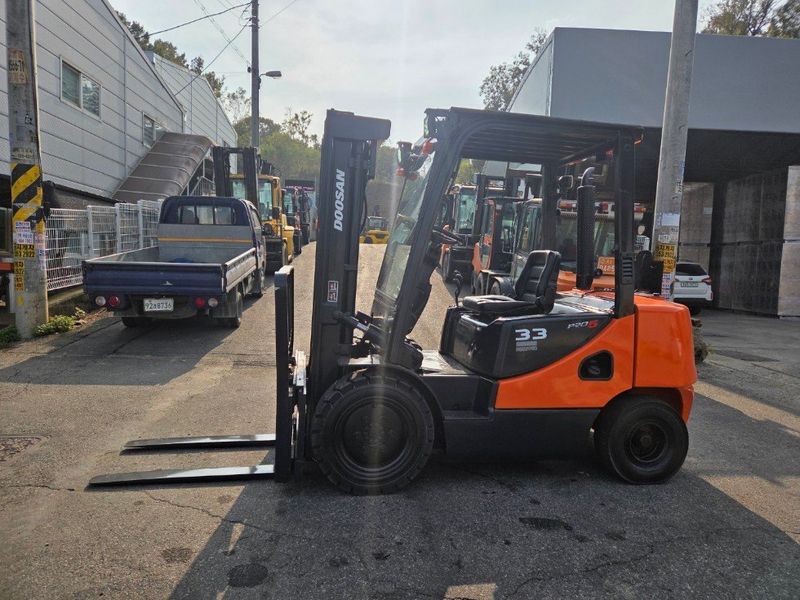 장터 상품 [두산 3.3톤 디젤 중고지게차 싸이드쉬프트 ] 썸네일