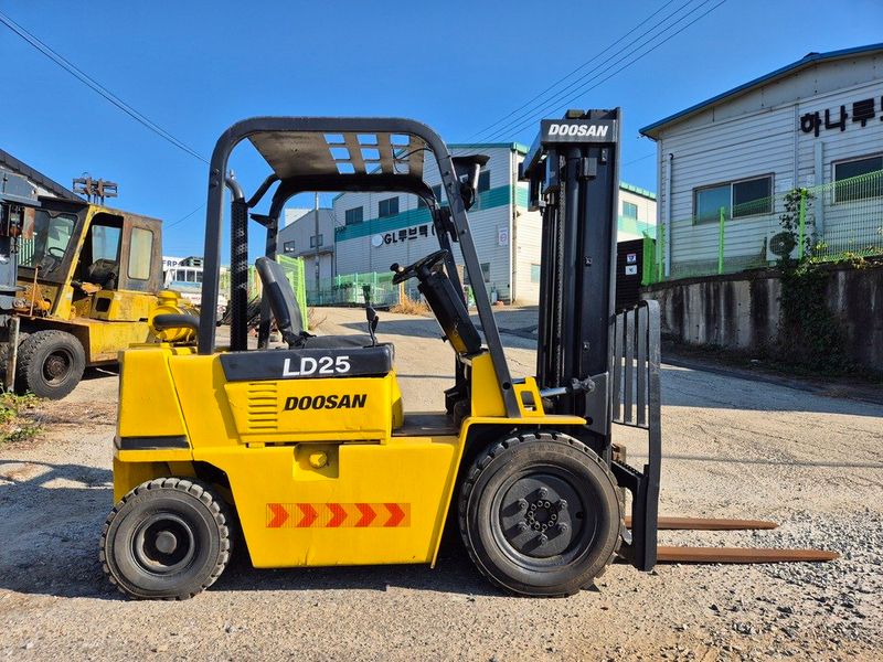 장터 상품 [두산지게차 LD25S 싸게 급처합니다. 590만원] 썸네일