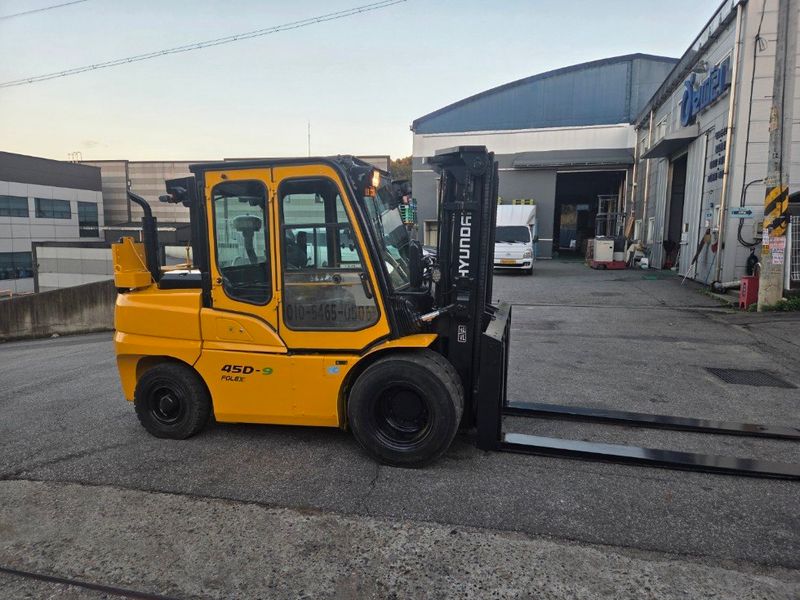 한효진님의 장터 판매 상품 [4.5톤 듀얼3단 특A급 디젤 중고지게차 풀옵션] 첨부 사진