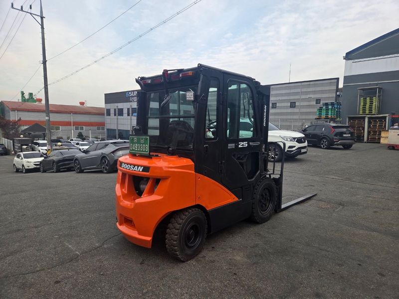 한효진님의 장터 판매 상품 [두산 2.5톤 디젤 중고지게차 캐빈] 첨부 사진