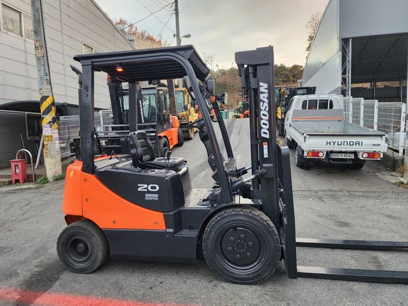 한효진님의 장터 판매 상품 [두산 2톤 힘좋은 디젤 중고지게차 ] 첨부 사진