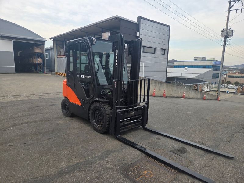 한효진님의 장터 판매 상품 [두산 2.5톤 디젤 중고지게차 캐빈] 첨부 사진