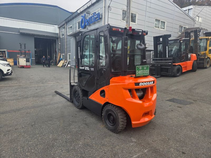 한효진님의 장터 판매 상품 [두산 2.5톤 디젤 중고지게차 캐빈] 첨부 사진