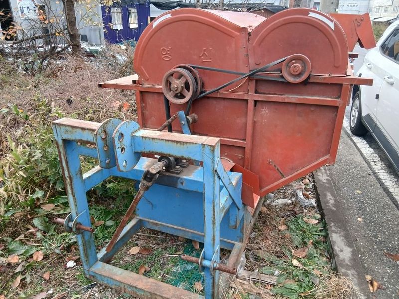 최도윤(중고농기계)님의 장터 판매 상품 [트렉터용 콩탈곡기 판매합니다 ] 첨부 사진