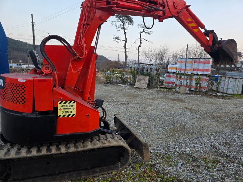 최도윤(중고농기계)님의 장터 판매 상품 [현대포크레인 hx15sr 판매합니다] 첨부 사진