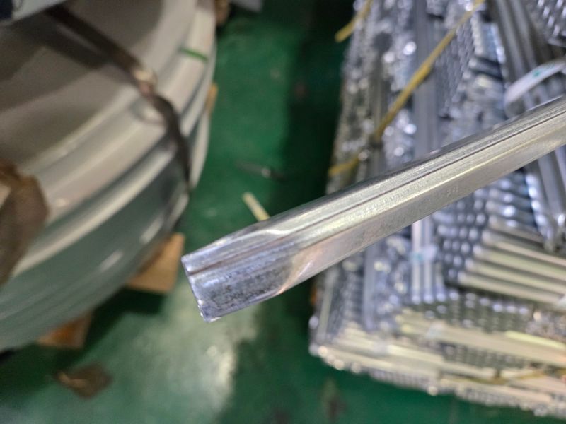 협진산업님의 장터 판매 상품 [고강도 고주파 용접고추지지대 1.5m 100개] 첨부 사진