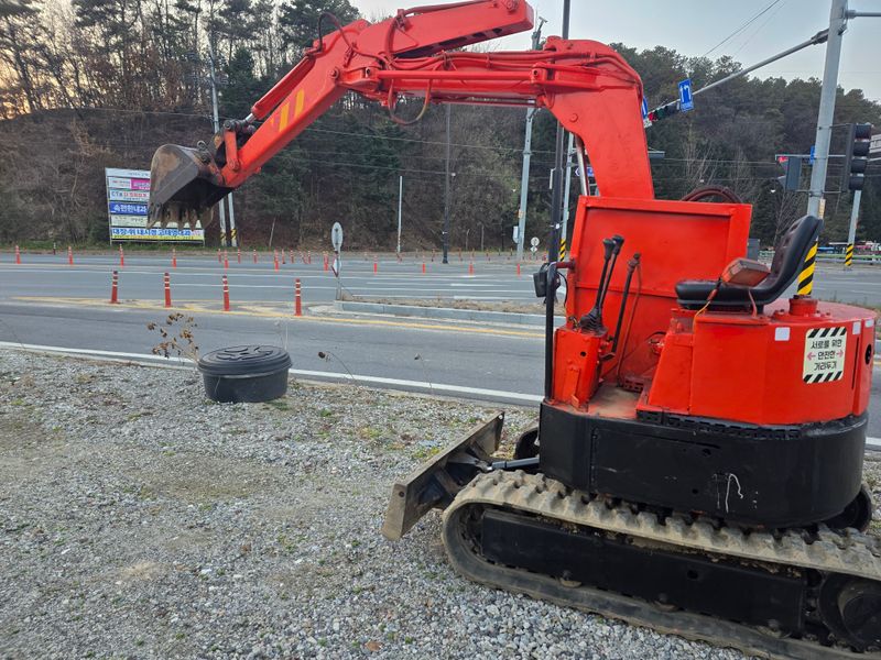 최도윤(중고농기계)님의 장터 판매 상품 [현대포크레인 hx15sr 판매합니다] 첨부 사진