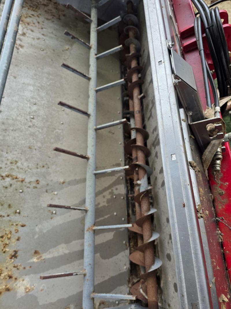 최도윤(중고농기계)님의 장터 판매 상품 [트렉터용비료,유기질 살포기 판매합니다] 첨부 사진