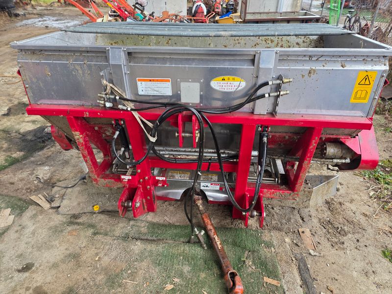 장터 상품 [트렉터용비료,유기질 살포기 판매합니다] 썸네일