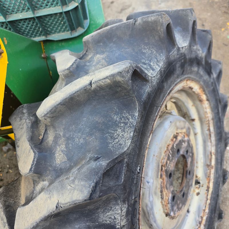 김문규님의 장터 판매 상품 [중고 트렉터 앞바퀴 사이즈(9.5-20)] 첨부 사진