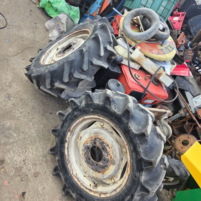 장터 상품 [중고 트렉터 앞바퀴 사이즈(9.5-20)] 썸네일