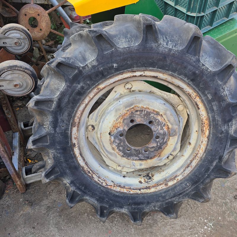 김문규님의 장터 판매 상품 [중고 트렉터 앞바퀴 사이즈(9.5-20)] 첨부 사진