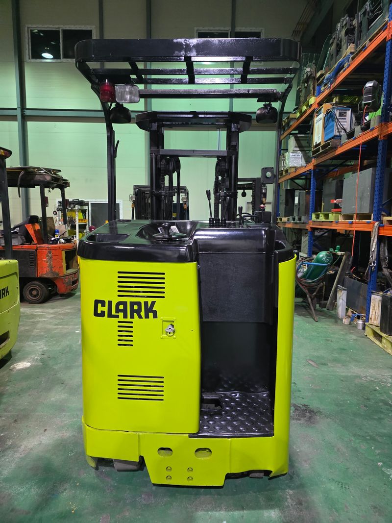 장터 상품 [급매 클라크 전동지게차2.5톤] 썸네일