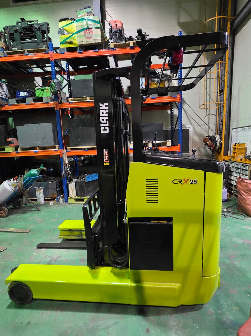 강대성님의 장터 판매 상품 [급매 클라크 전동지게차2.5톤] 첨부 사진