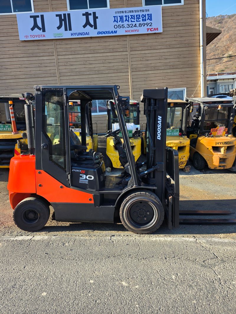 장터 상품 [급매ㅡ두산디젤지게차3톤ㅡ15년식] 썸네일