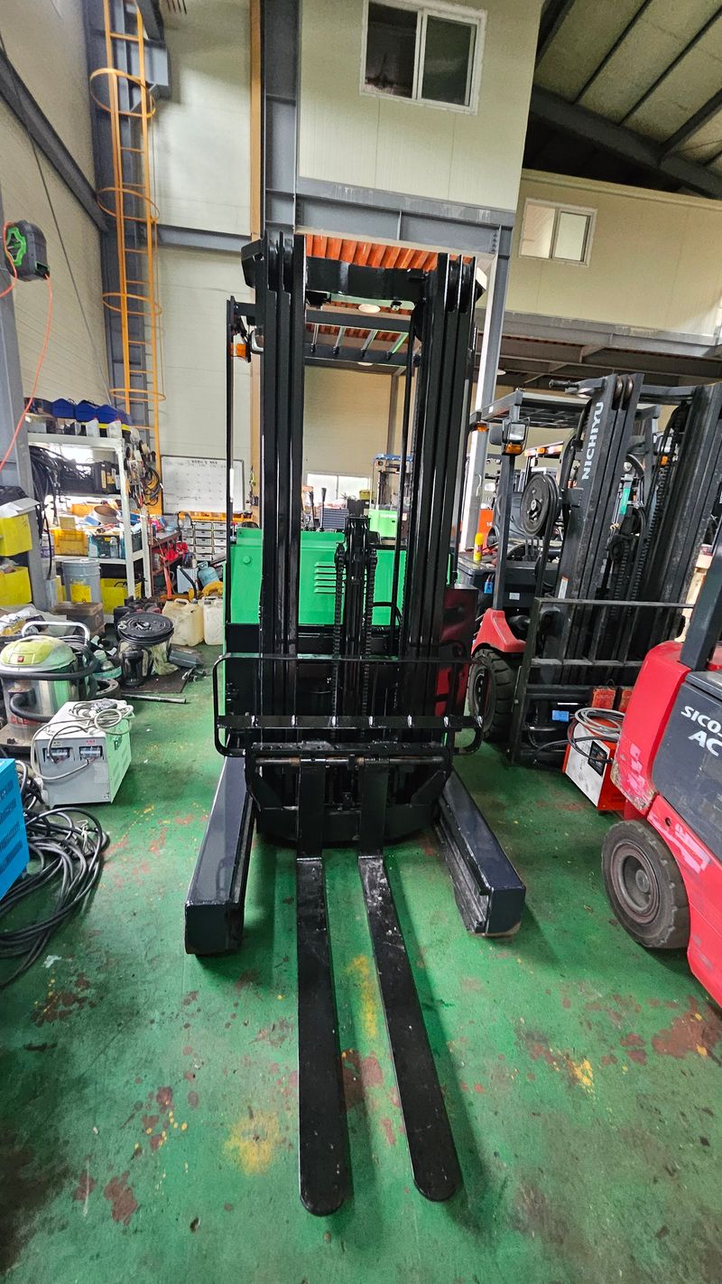 강대성님의 장터 판매 상품 [급매 토요타 입식전동지게차1.5톤 3단마스트5500mm ] 첨부 사진