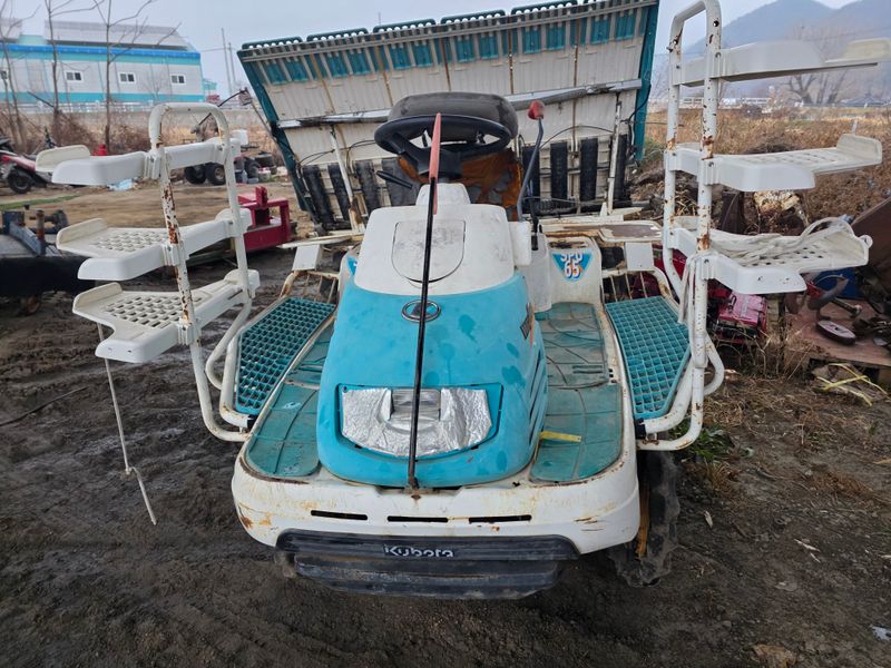 최도윤(중고농기계)님의 장터 판매 상품 [구보다6조식 이양기판매합니다] 첨부 사진