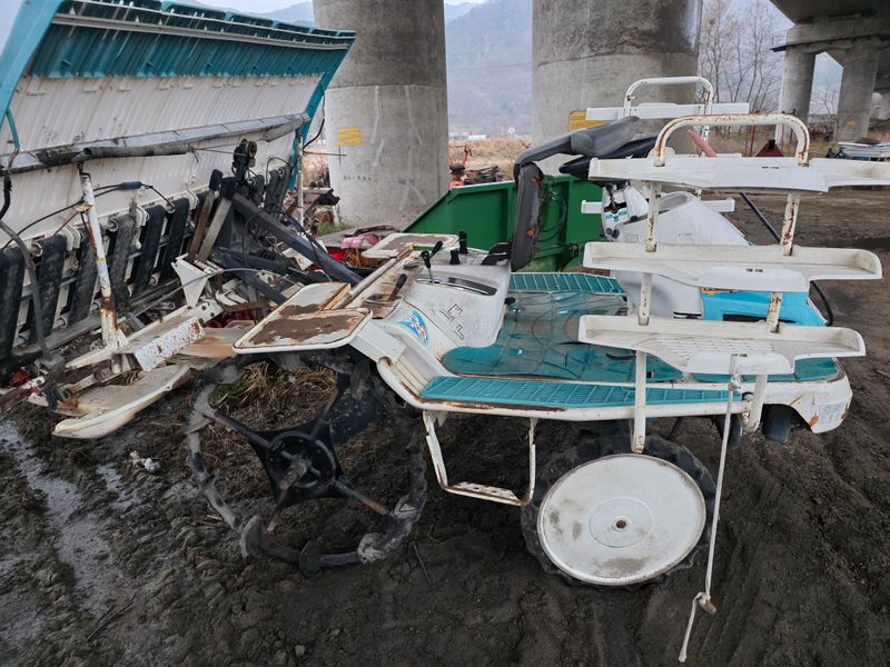 최도윤(중고농기계)님의 장터 판매 상품 [구보다6조식 이양기판매합니다] 첨부 사진