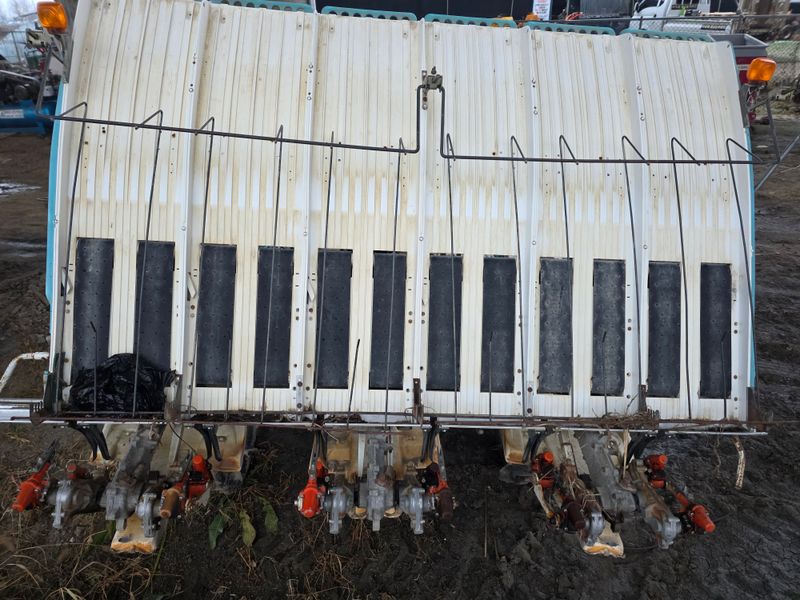 최도윤(중고농기계)님의 장터 판매 상품 [구보다6조식 이양기판매합니다] 첨부 사진