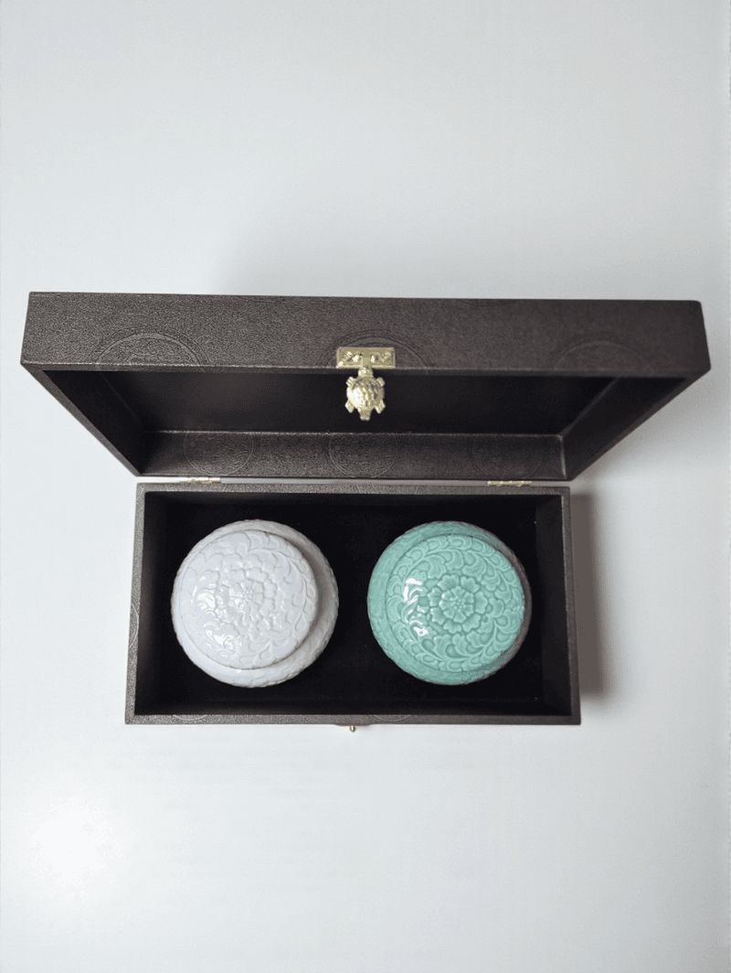 벌꿀*직접생산농장님의 장터 판매 상품 [선물세트 프리미엄 고급도자기 순수숙성벌꿀750gx2구[아카시아꿀+잡화꿀] 1세트] 첨부 사진