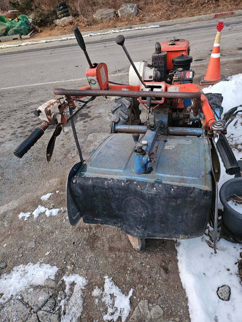 PJW3232님의 장터 판매 상품 [대동경운기 10마력(키시동겸용.직접분사식)] 첨부 사진