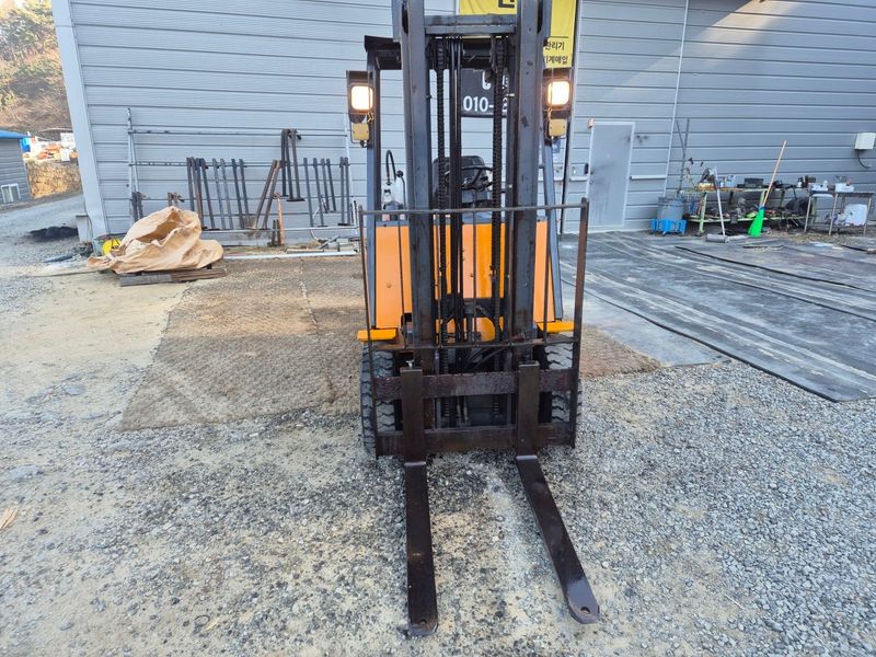 장터 상품 [클라크1.5톤지게차] 썸네일