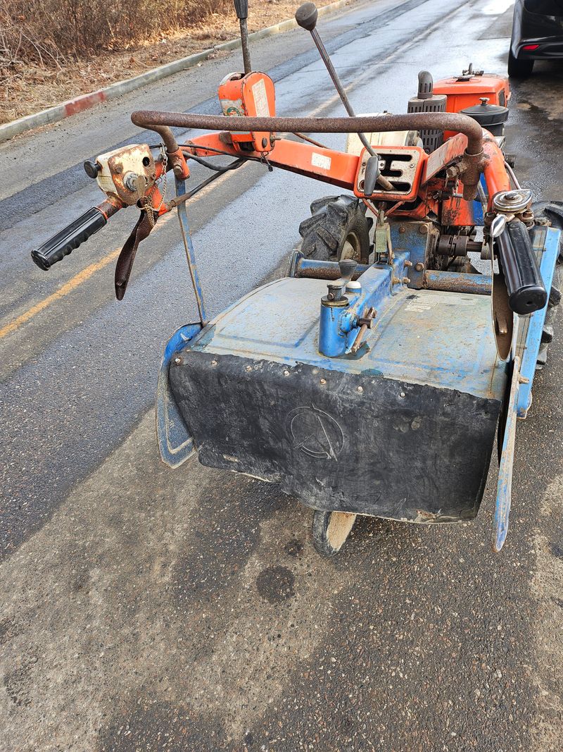 PJW3232님의 장터 판매 상품 [대동경운기 10마력 (직접분사식.키시동겸용)] 첨부 사진