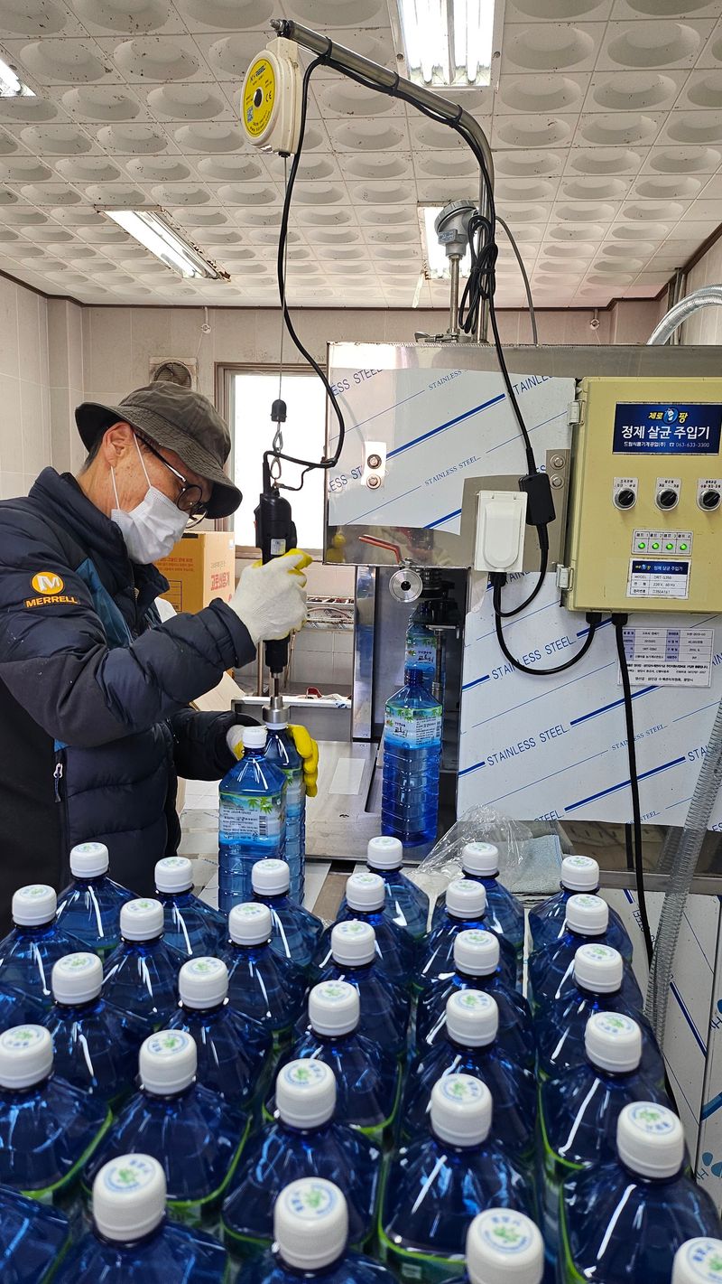 권혜전님의 장터 판매 상품 [백운산고로쇠 12병 1말] 첨부 사진