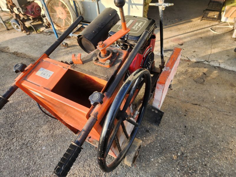 수리남님의 장터 판매 상품 [도로절단기] 첨부 사진