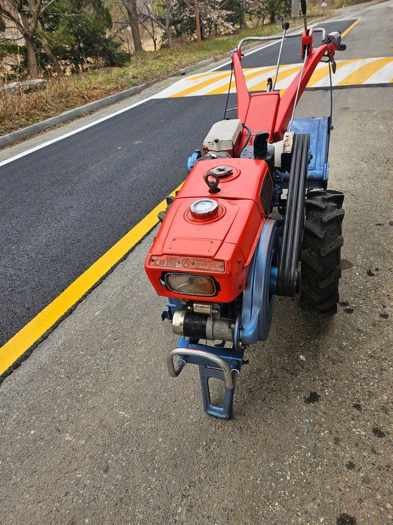 PJW3232님의 장터 판매 상품 [대동경운기 (10마력. 직사식. 키시동겸용)] 첨부 사진