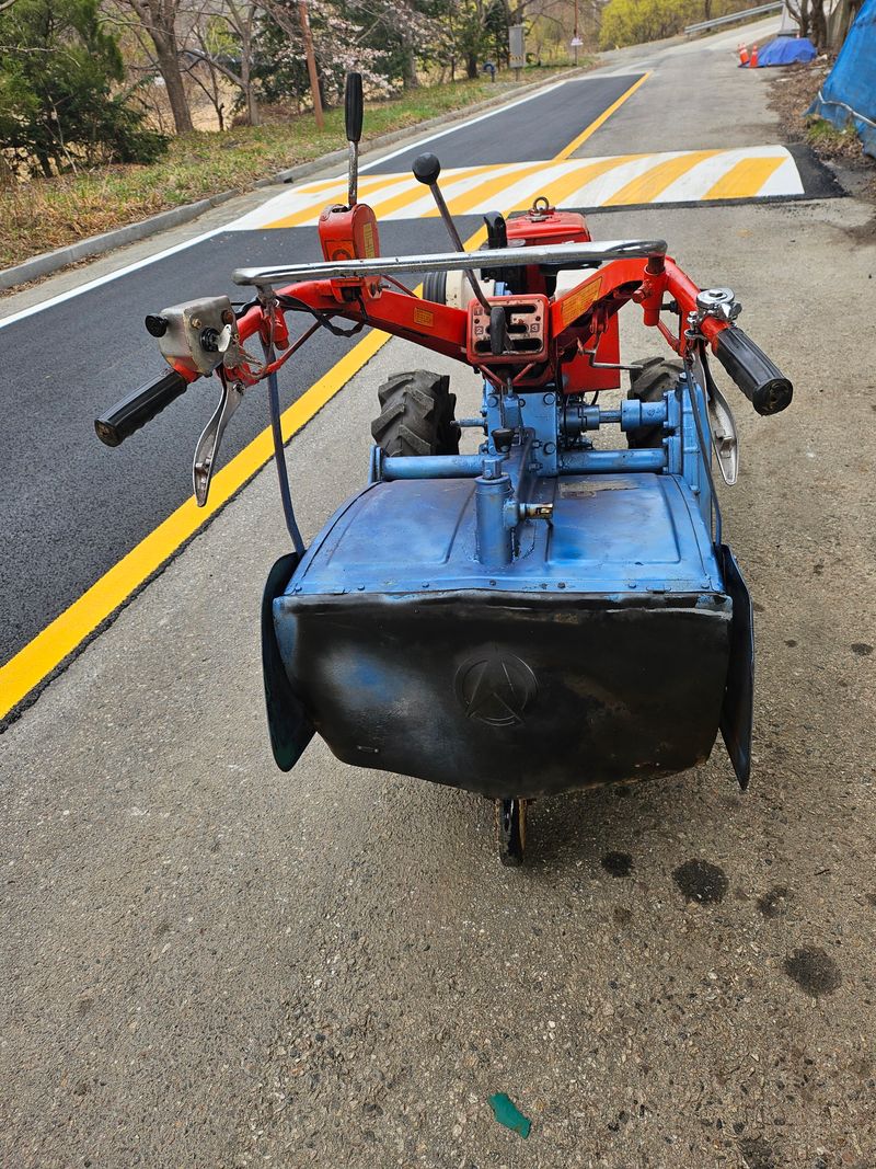 PJW3232님의 장터 판매 상품 [대동경운기 (10마력. 직사식. 키시동겸용)] 첨부 사진