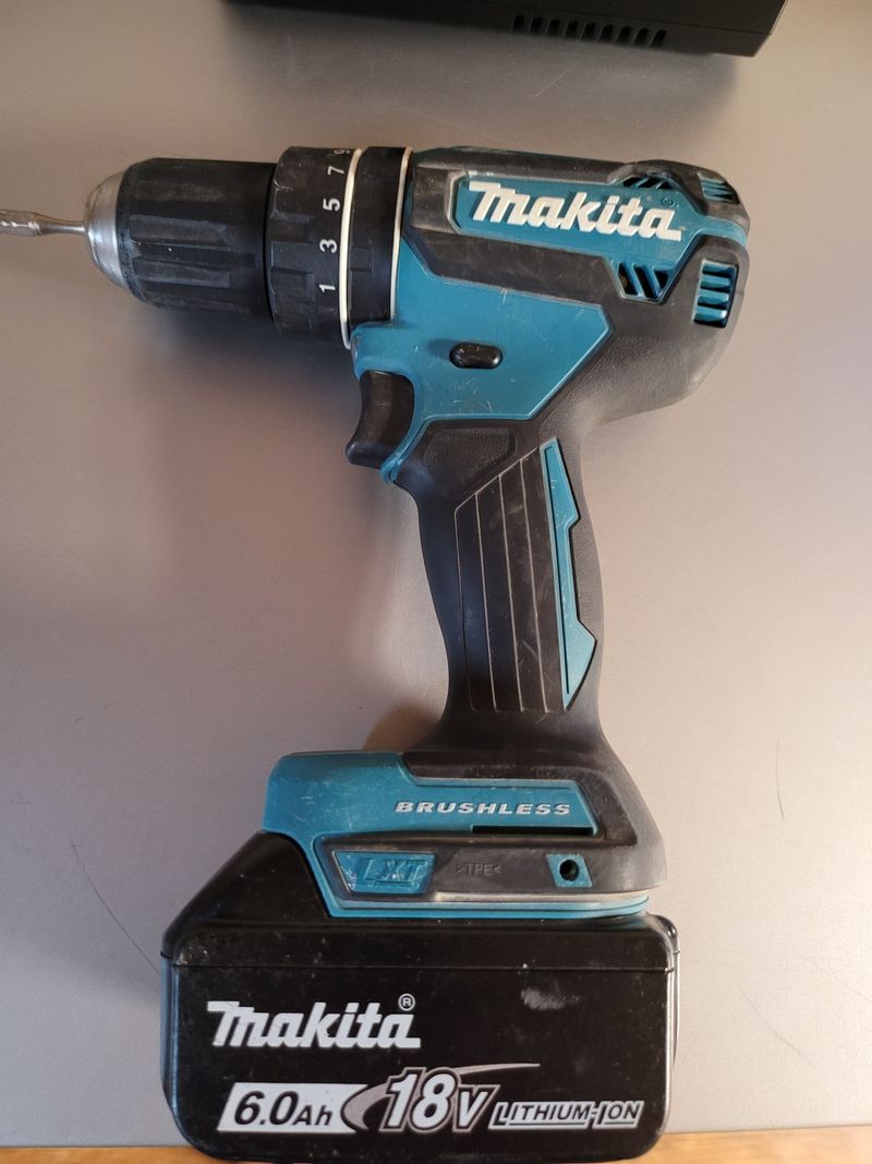 장터 상품 [마끼다18v 충전드릴] 썸네일