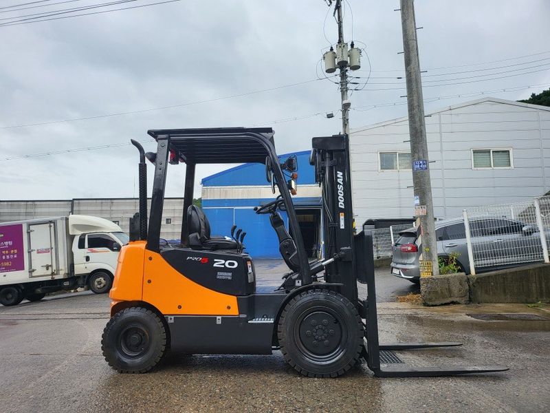 한효진님의 장터 판매 상품 [두산 2톤 디젤 중고지게차 자동발 장착!] 첨부 사진