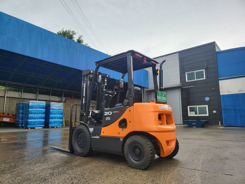 한효진님의 장터 판매 상품 [두산 2톤 디젤 중고지게차 자동발 장착!] 첨부 사진