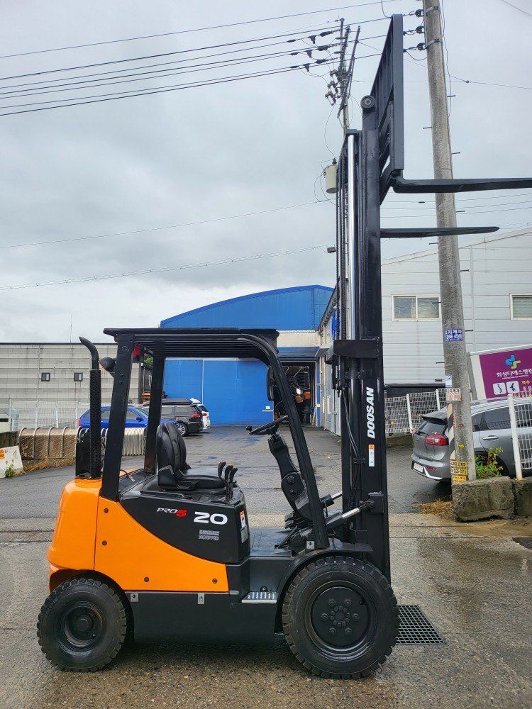 한효진님의 장터 판매 상품 [두산 2톤 디젤 중고지게차 자동발 장착!] 첨부 사진