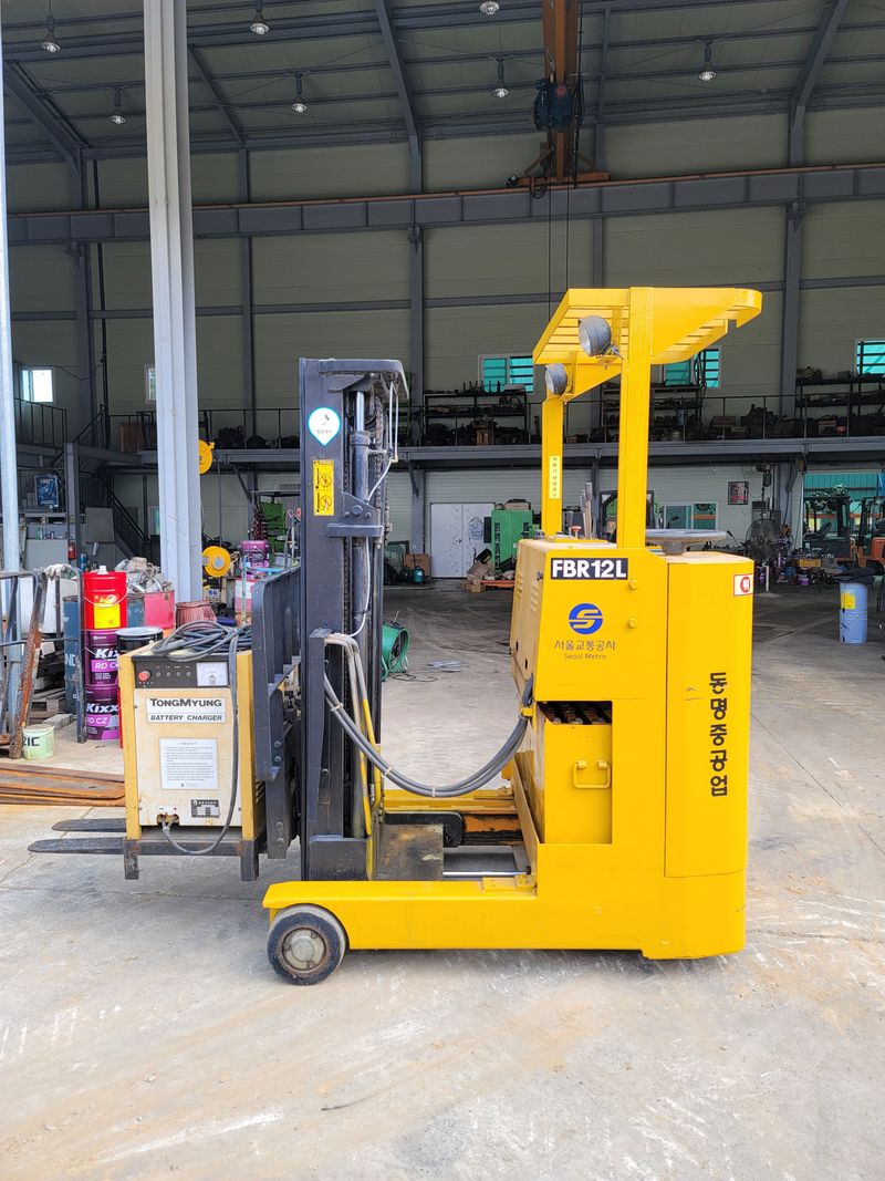 박진성님의 장터 판매 상품 [전동 입식 리치 지게차] 첨부 사진