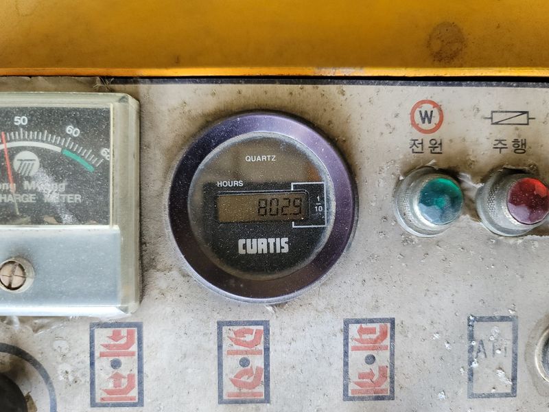 박진성님의 장터 판매 상품 [전동 입식 리치 지게차] 첨부 사진