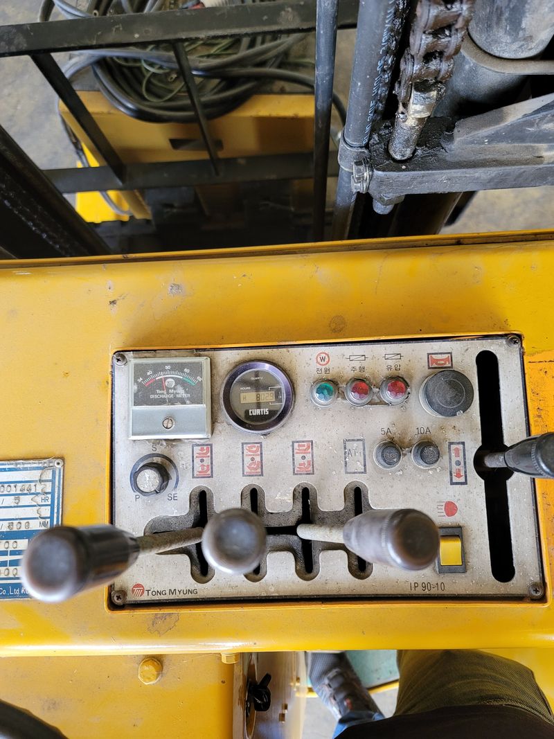 박진성님의 장터 판매 상품 [전동 입식 리치 지게차] 첨부 사진