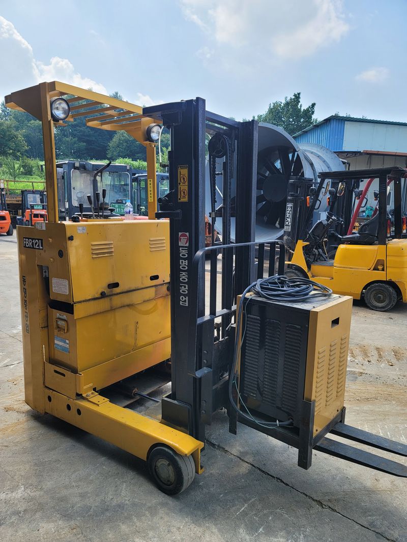 박진성님의 장터 판매 상품 [전동 입식 리치 지게차] 첨부 사진