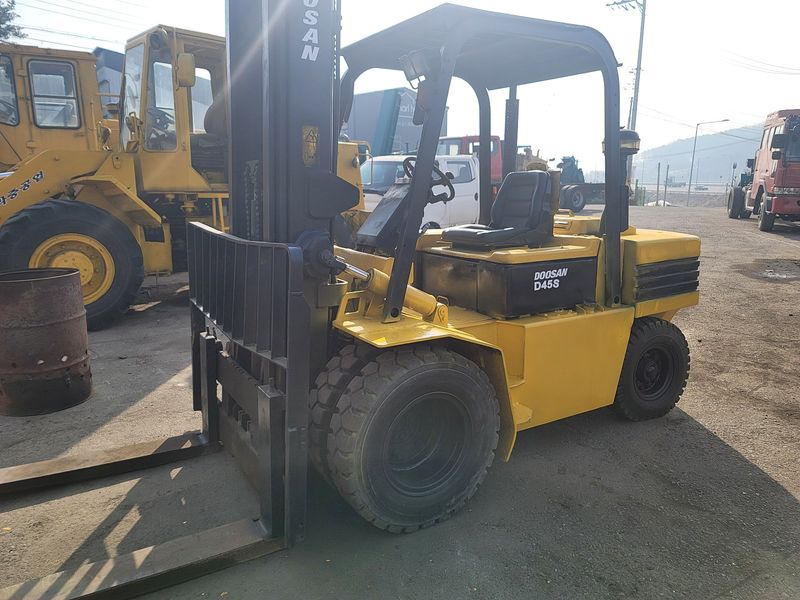 이재창님의 장터 판매 상품 [중고지게차 두산 4.5톤  지게차] 첨부 사진