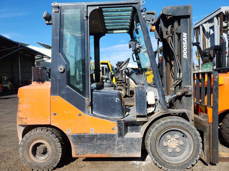 장터 상품 [두산 2017년식 3톤 지게차 ] 썸네일