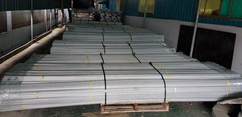 장터 상품 [0.4T 과수지지대 과수줄 유인대 식물 지지대 나무지지대 3m 고추지지대] 썸네일