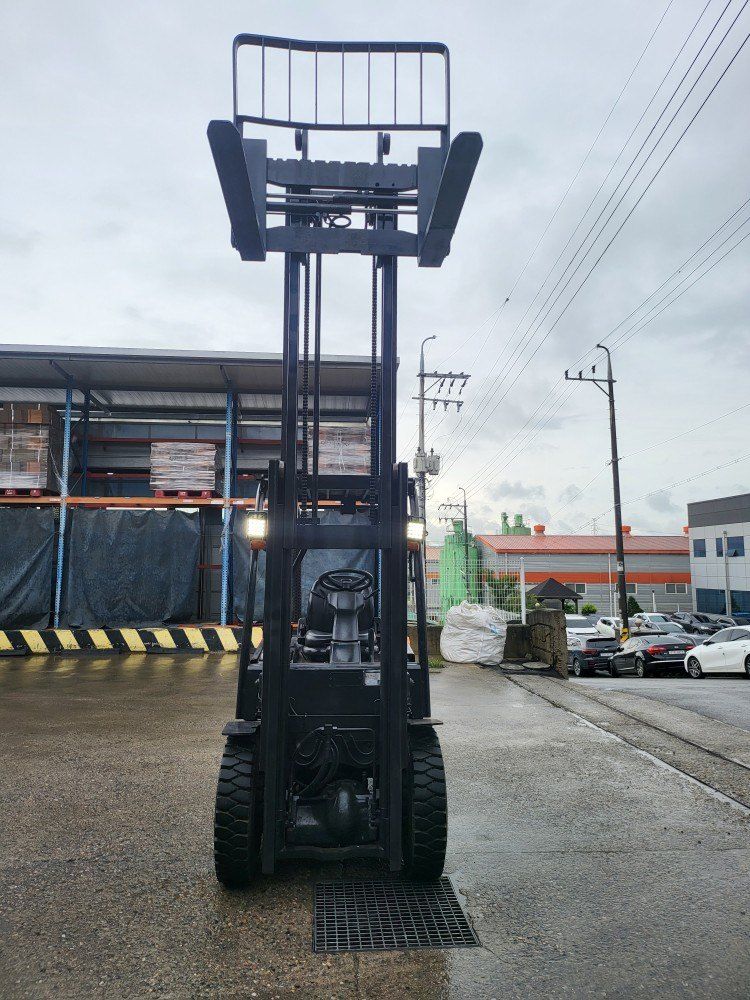 한효진님의 장터 판매 상품 [두산 2톤 디젤지게차. 자동발 장착!] 첨부 사진