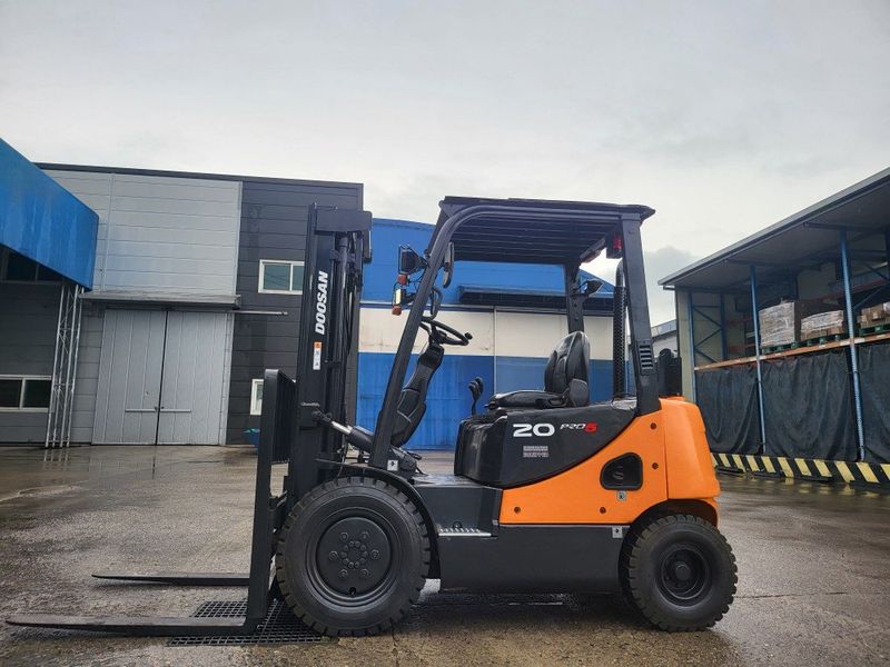 한효진님의 장터 판매 상품 [두산 2톤 디젤지게차. 자동발 장착!] 첨부 사진