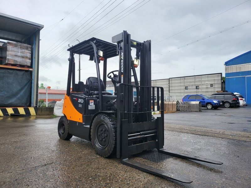 한효진님의 장터 판매 상품 [두산 2톤 디젤지게차. 자동발 장착!] 첨부 사진