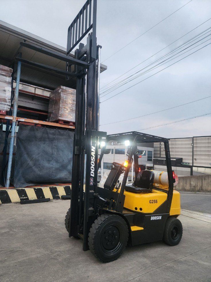 한효진님의 장터 판매 상품 [두산 2.5톤 가스 중고지게차] 첨부 사진