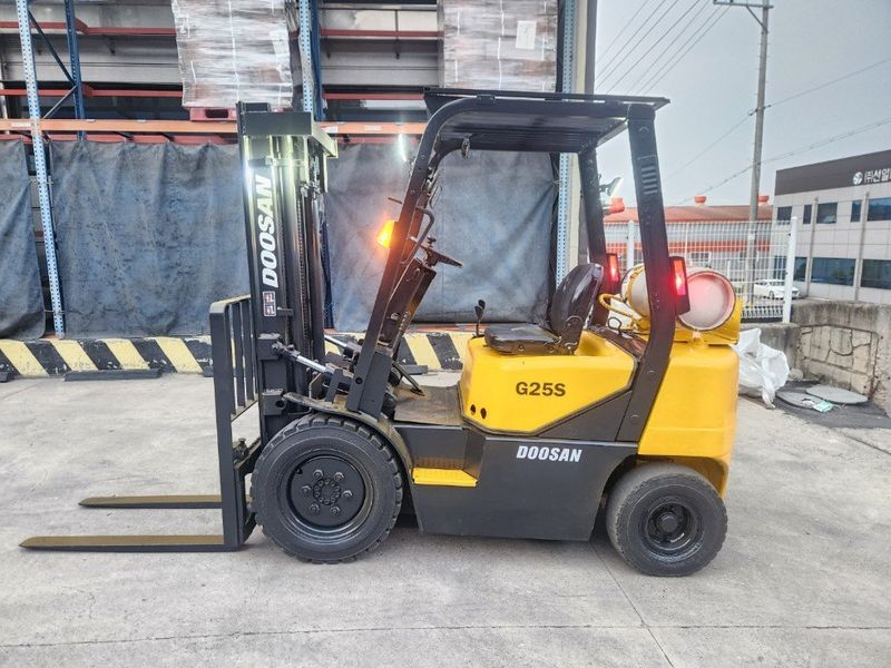 한효진님의 장터 판매 상품 [두산 2.5톤 가스 중고지게차] 첨부 사진