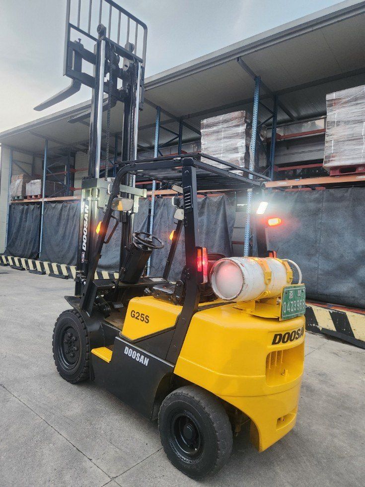 한효진님의 장터 판매 상품 [두산 2.5톤 가스 중고지게차] 첨부 사진